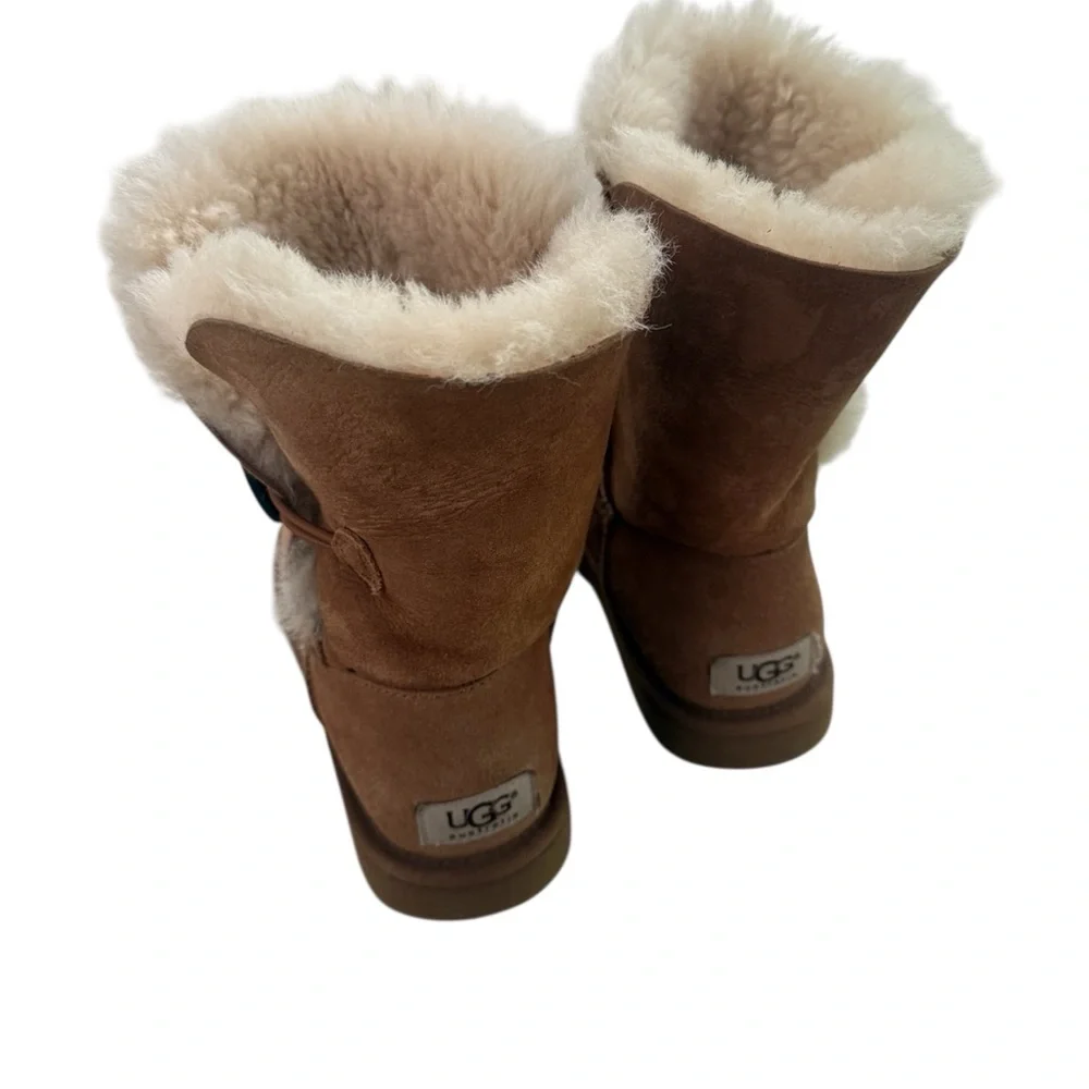 UGG Bailey Button Short Boots Chestnut - Size 7 - Picture 7 of 9